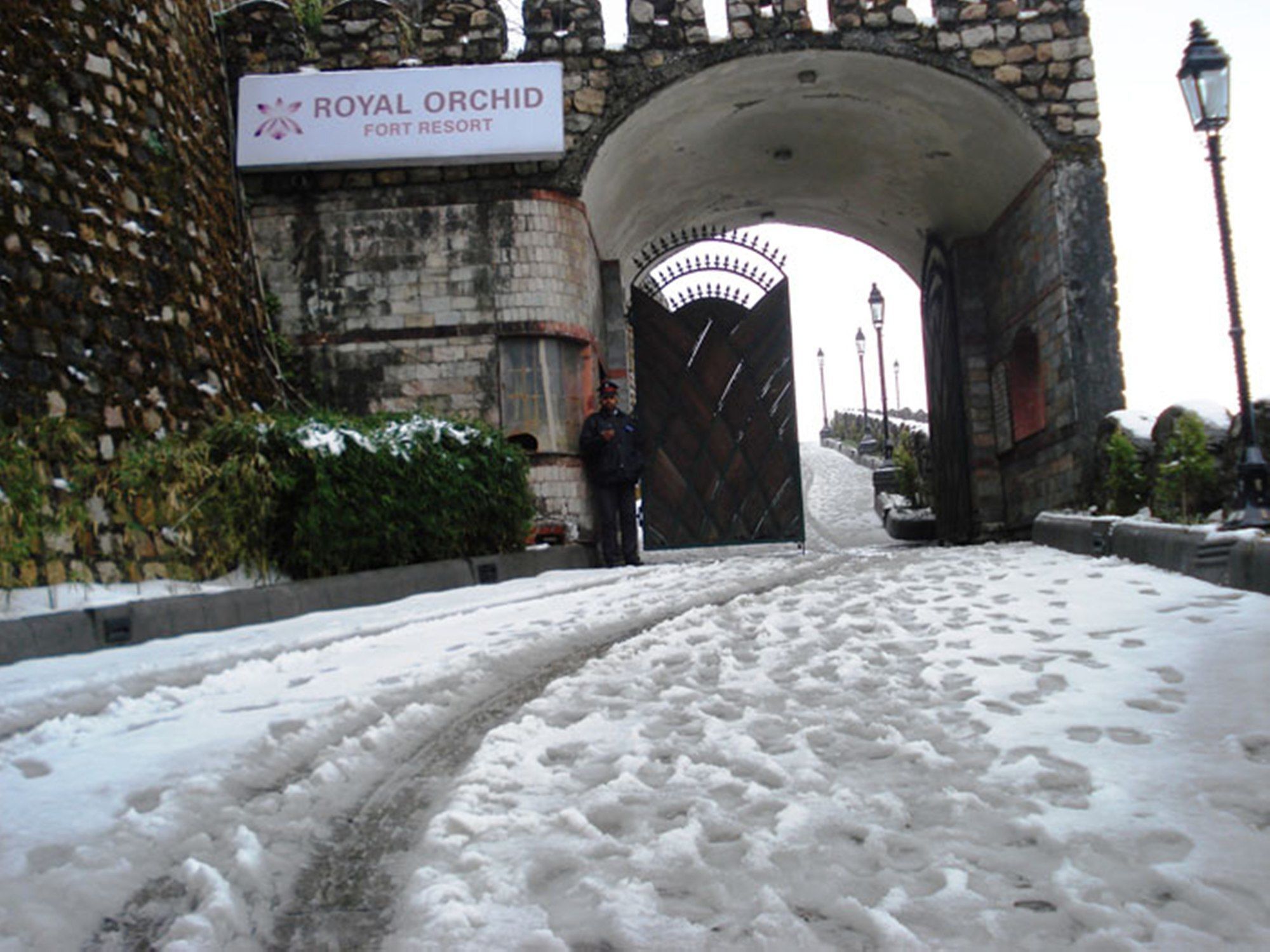 Royal Orchid Fort Resort Mussoorie Extérieur photo